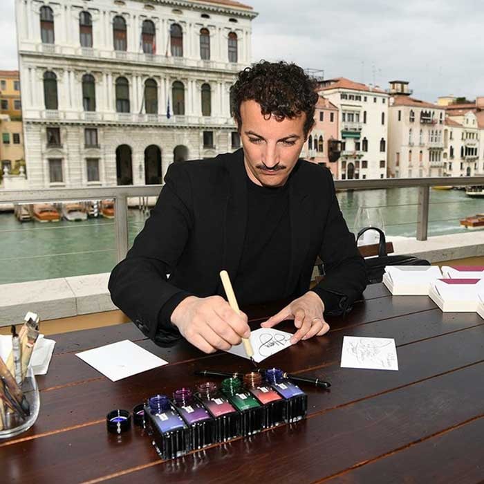 Haute Couture y el Proceso de: La Caligrafía de Nicolas Ouchenir - Parte 1 Haute Couture y el Proceso de: La Caligrafía de Nicolas Ouchenir - Parte 1