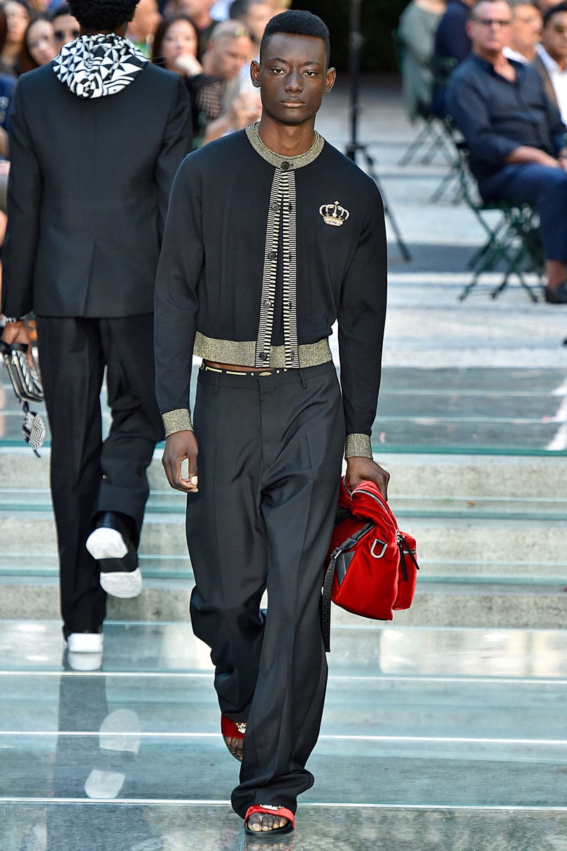 Dolce&Gabbana causa sensación en Milán, Versace rinde homenaje a Gianni Dolce&Gabbana causa sensación en Milán, Versace rinde homenaje a Gianni