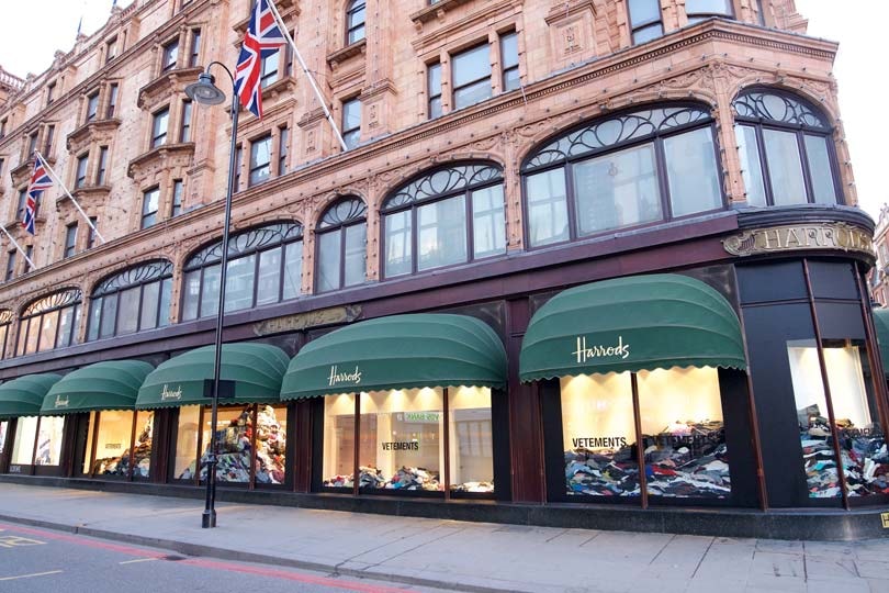 En imágenes: Vetements x Harrods En imágenes: Vetements x Harrods
