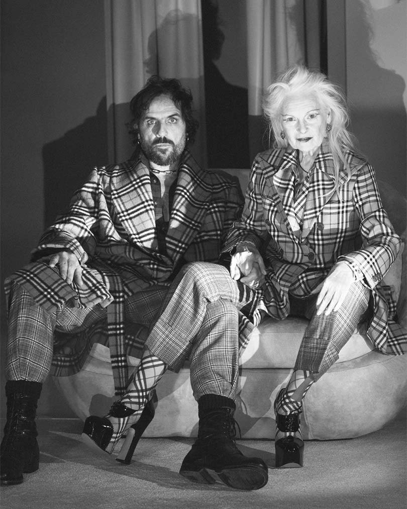 Sale a la venta la colección Burberry de Vivienne Westwood con Kate Moss como protagonista. Sale a la venta la colección Burberry de Vivienne Westwood con Kate Moss como protagonista.