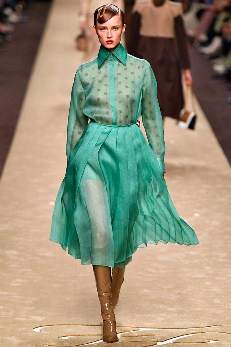 Fendi le dice adiós a Lagerfeld en la Semana de la Moda de Milán Fendi le dice adiós a Lagerfeld en la Semana de la Moda de Milán