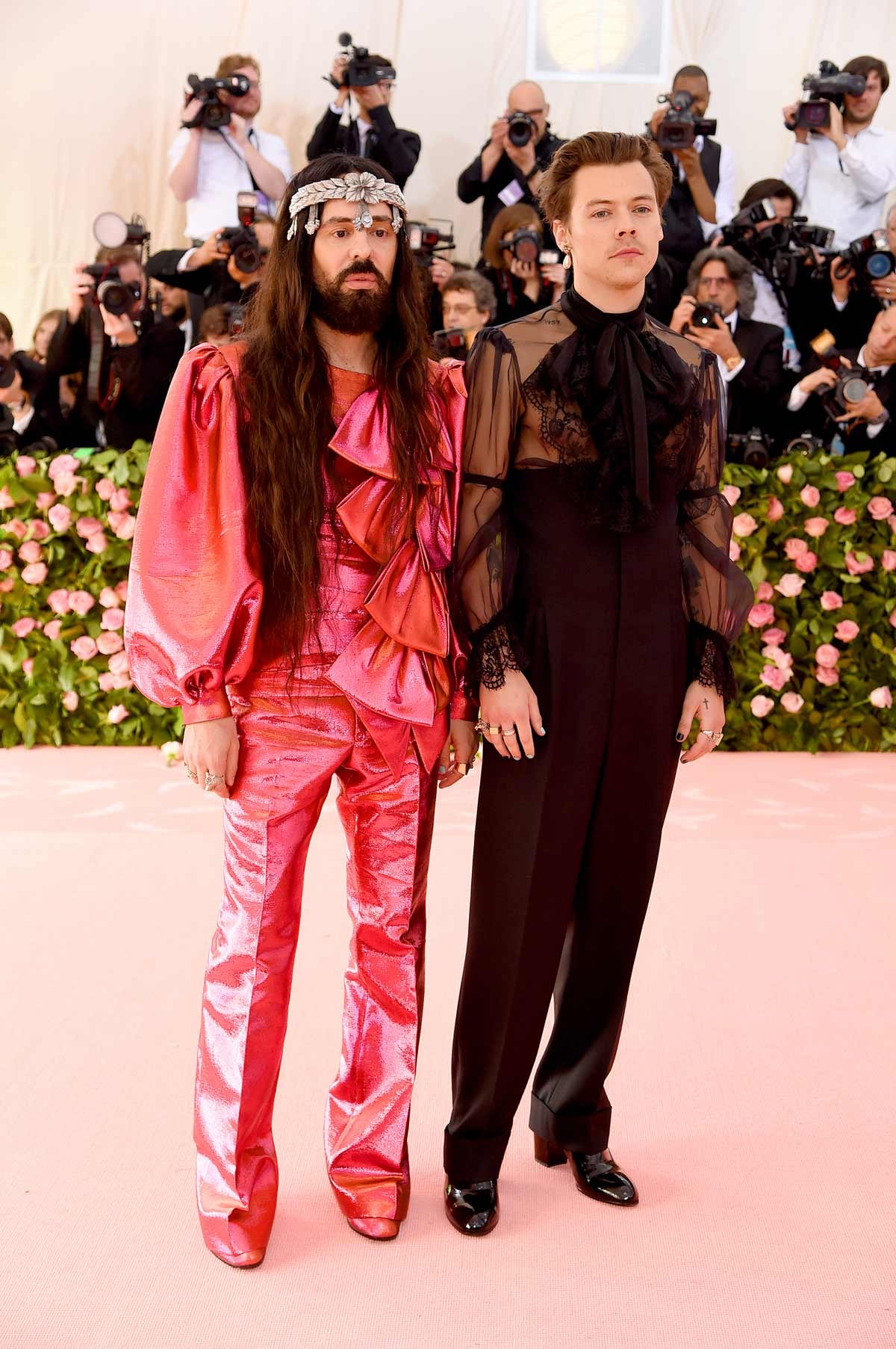 Lady Gaga se roba el show en la gala del Met en Nueva York Lady Gaga se roba el show en la gala del Met en Nueva York