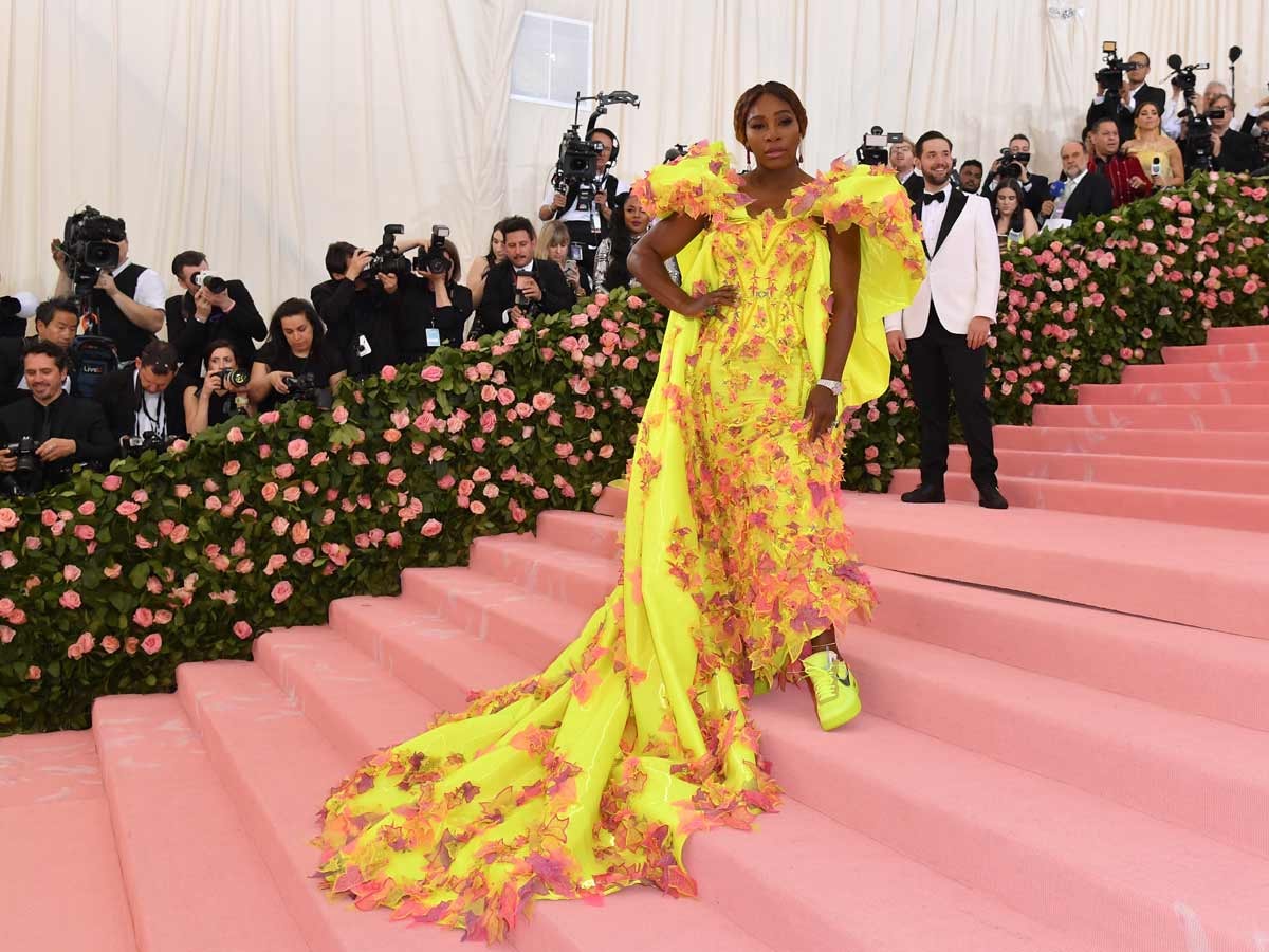 Lady Gaga se roba el show en la gala del Met en Nueva York Lady Gaga se roba el show en la gala del Met en Nueva York