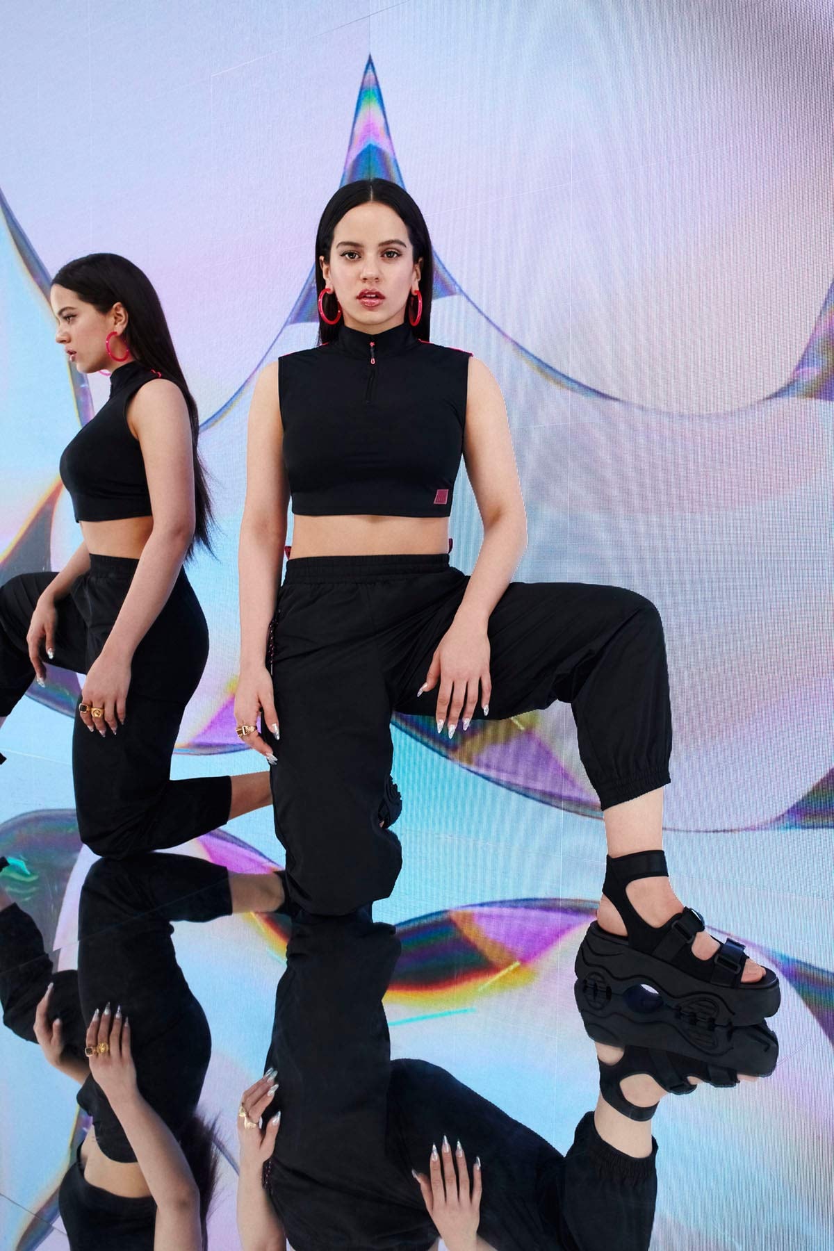 Rosalía y Pull&Bear lanzan una nueva colección cápsula Rosalía y Pull&Bear lanzan una nueva colección cápsula
