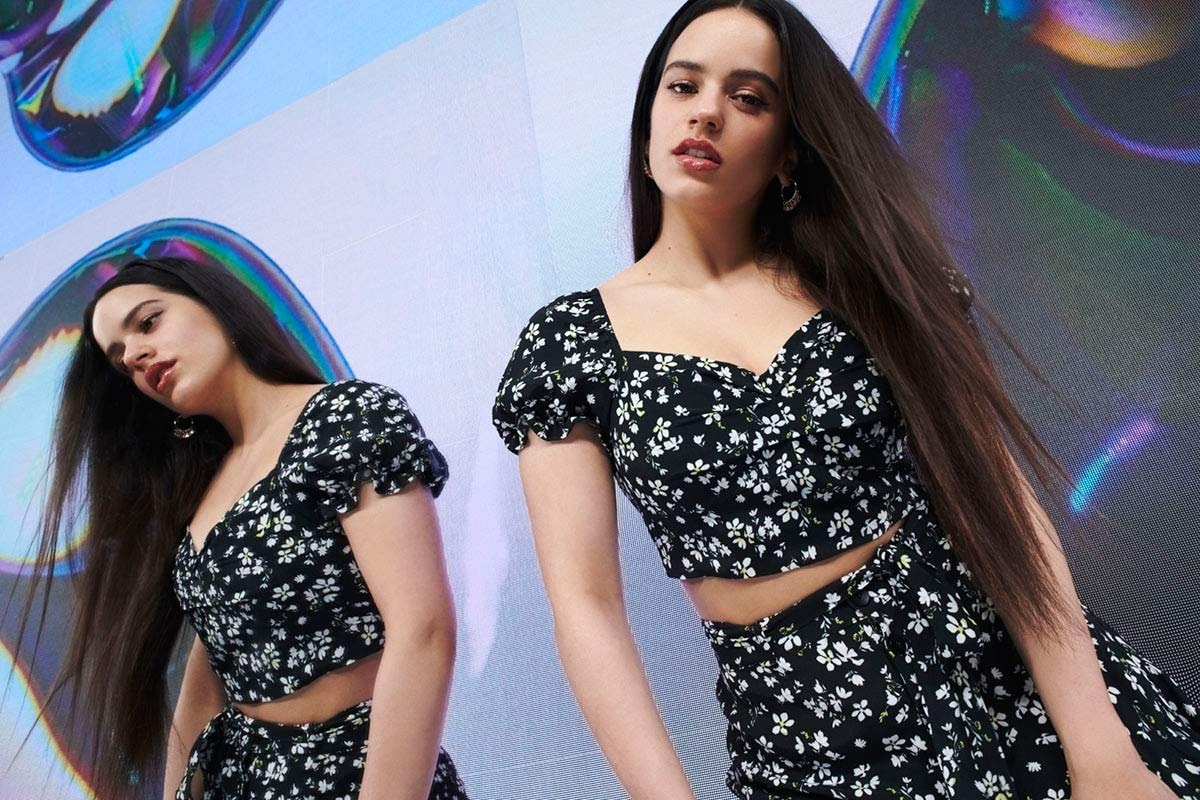 Rosalía y Pull&Bear lanzan una nueva colección cápsula Rosalía y Pull&Bear lanzan una nueva colección cápsula