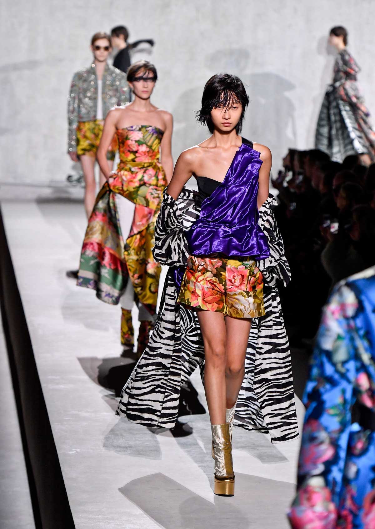 De Leandro Cano a la intrusa en el desfile de Chanel: lo más destacado de la Semana de la Moda de París SS20 De Leandro Cano a la intrusa en el desfile de Chanel: lo más destacado de la Semana de la Moda de París SS20