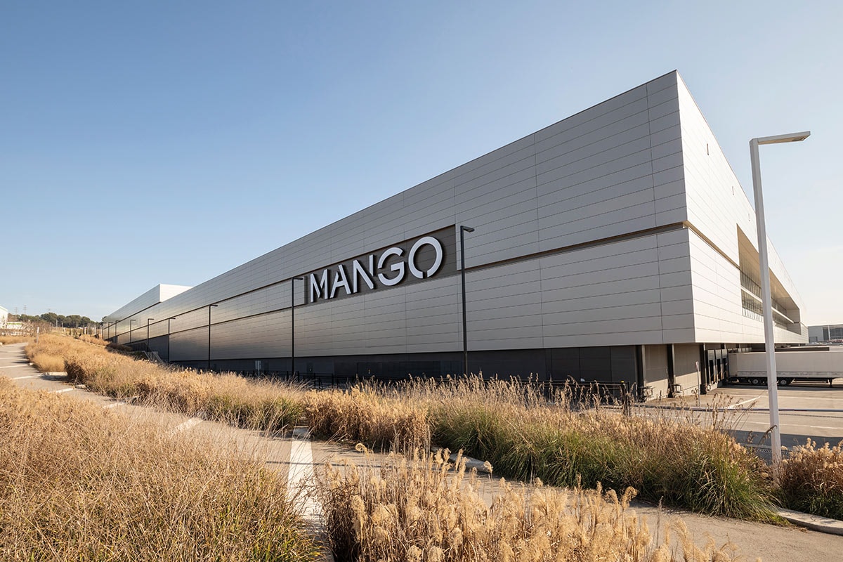 A toda máquina, Mango abre un nuevo centro logístico capaz de gestionar más de 75.000 prendas por hora A toda máquina, Mango abre un nuevo centro logístico capaz de gestionar más de 75.000 prendas por hora