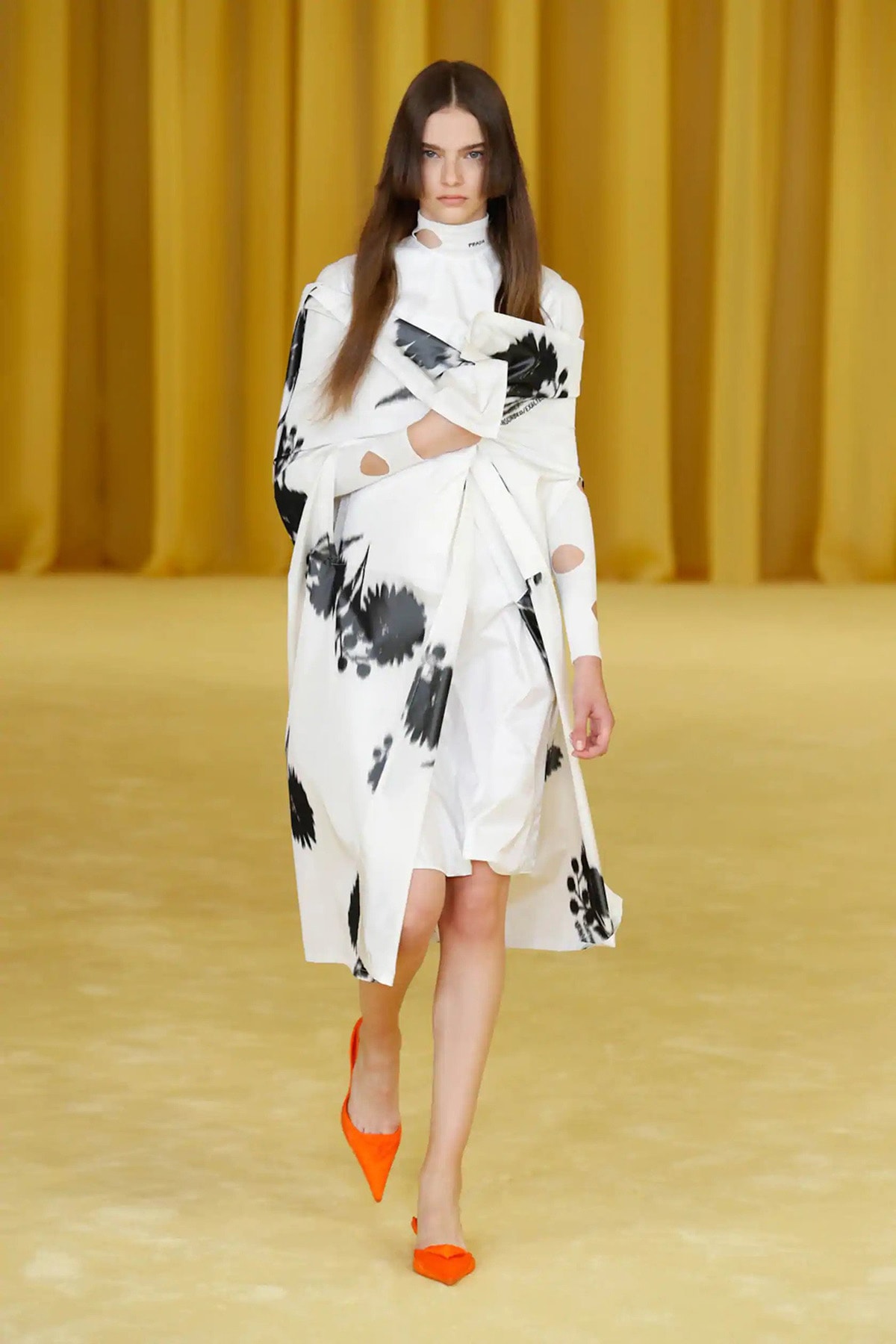 Prada deslumbra con el “baile de debutantes” de Miuccia Prada y Raf Simons Prada deslumbra con el “baile de debutantes” de Miuccia Prada y Raf Simons