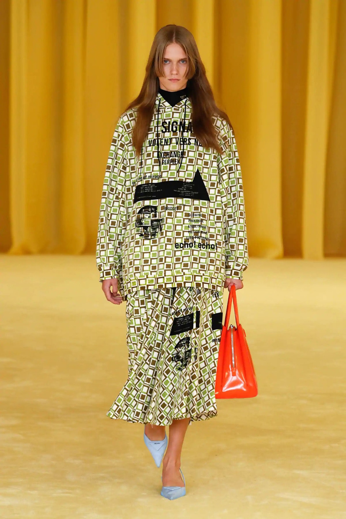 Prada deslumbra con el “baile de debutantes” de Miuccia Prada y Raf Simons Prada deslumbra con el “baile de debutantes” de Miuccia Prada y Raf Simons