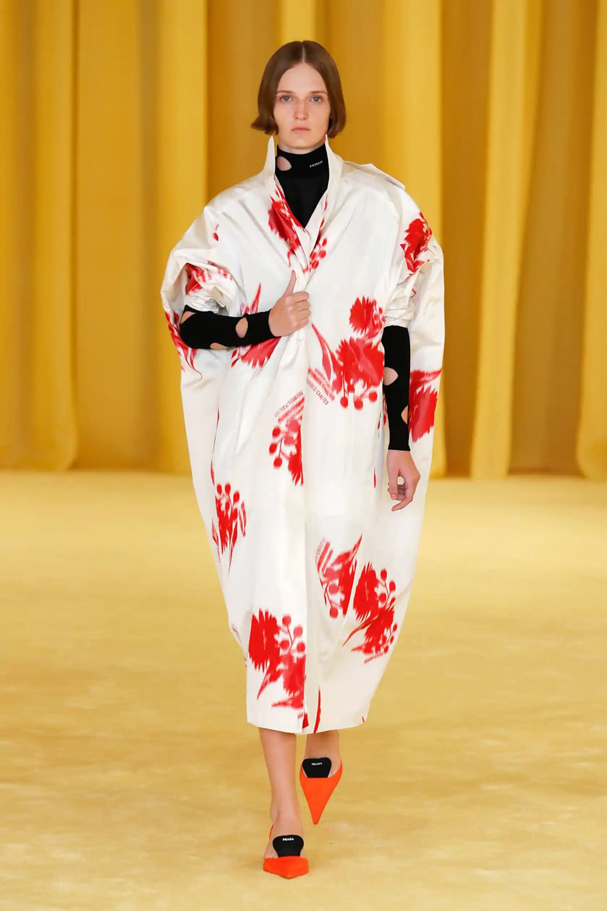 Prada deslumbra con el “baile de debutantes” de Miuccia Prada y Raf Simons Prada deslumbra con el “baile de debutantes” de Miuccia Prada y Raf Simons