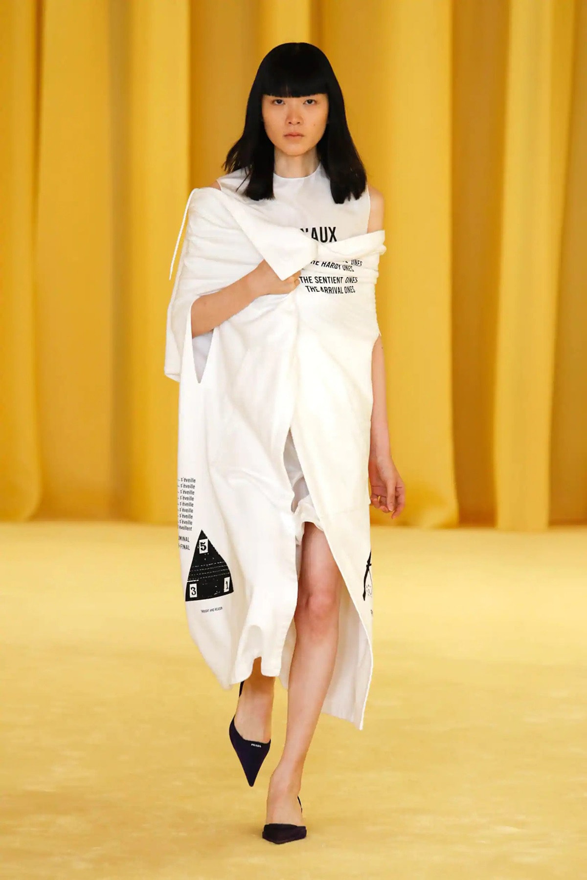 Prada deslumbra con el “baile de debutantes” de Miuccia Prada y Raf Simons Prada deslumbra con el “baile de debutantes” de Miuccia Prada y Raf Simons