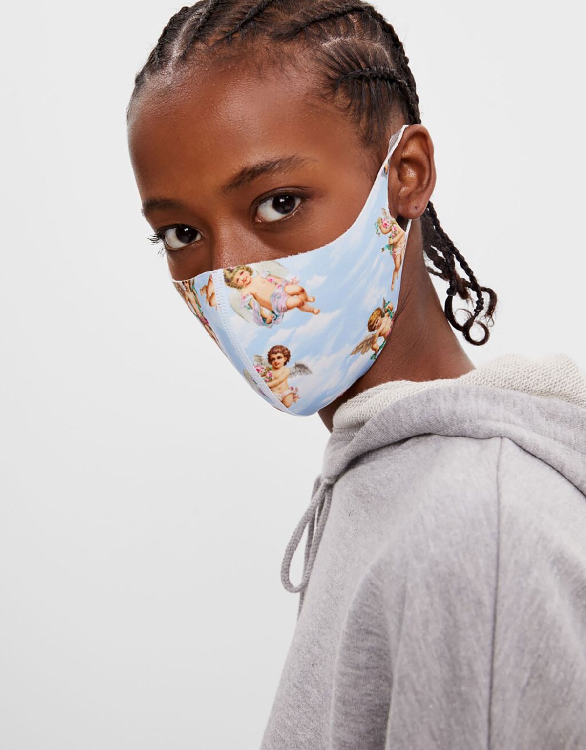 Inditex causa auténtico furor con sus primeros modelos de mascarillas Inditex causa auténtico furor con sus primeros modelos de mascarillas