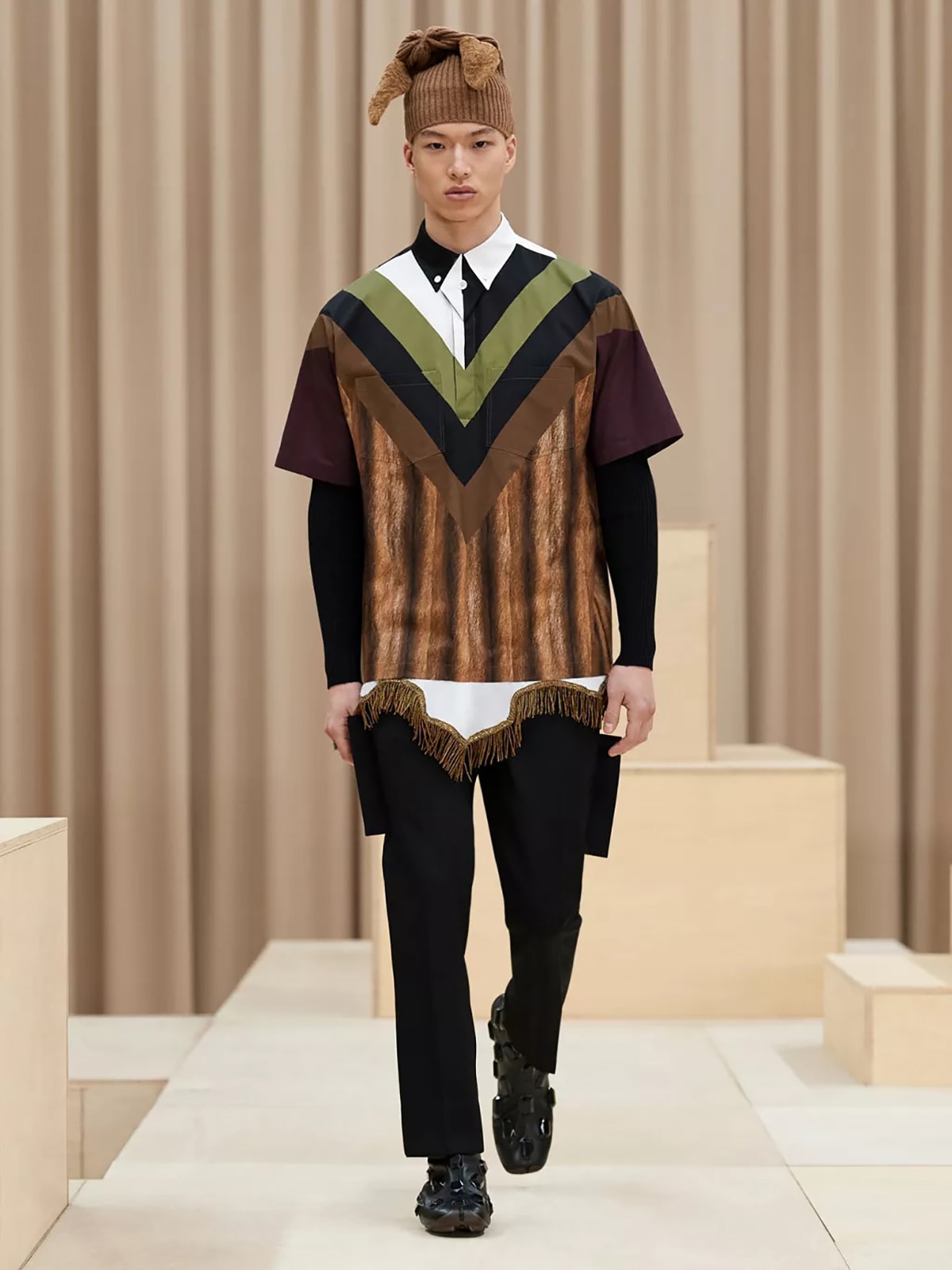 Riccardo Tisci presenta “Escapes”, su primera colección masculina para Burberry Riccardo Tisci presenta “Escapes”, su primera colección masculina para Burberry