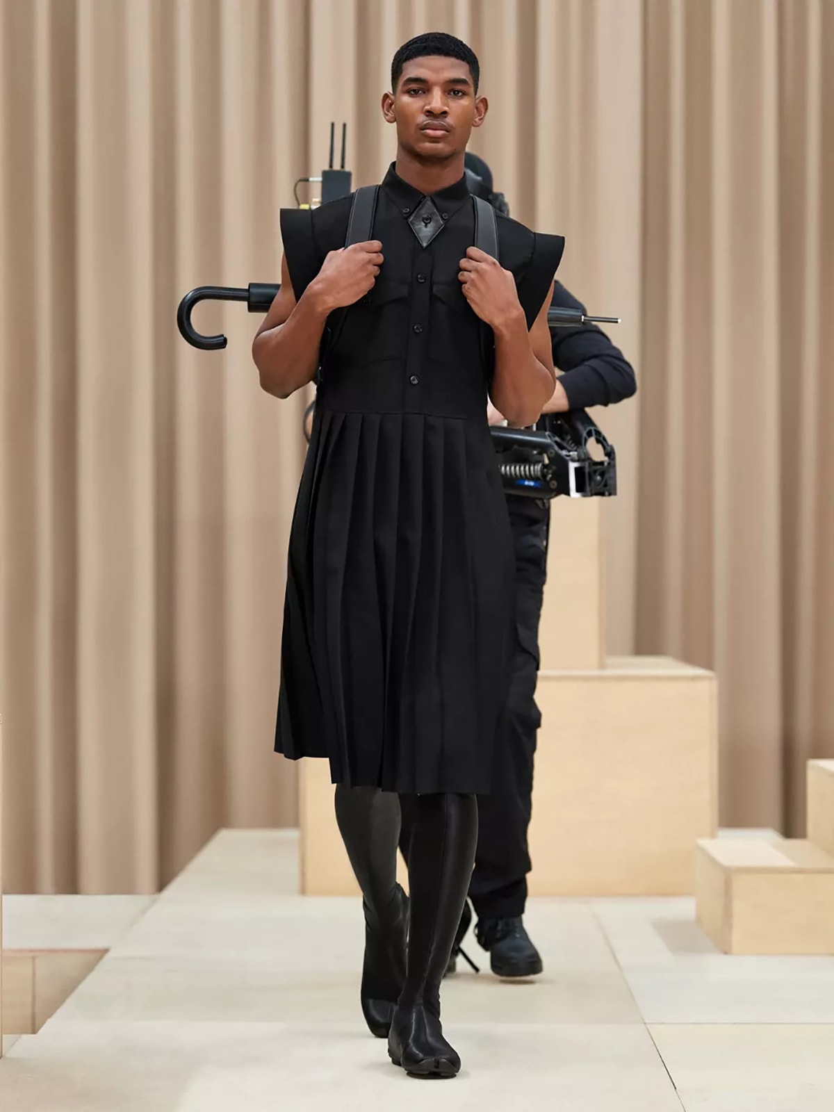 Riccardo Tisci presenta “Escapes”, su primera colección masculina para Burberry Riccardo Tisci presenta “Escapes”, su primera colección masculina para Burberry