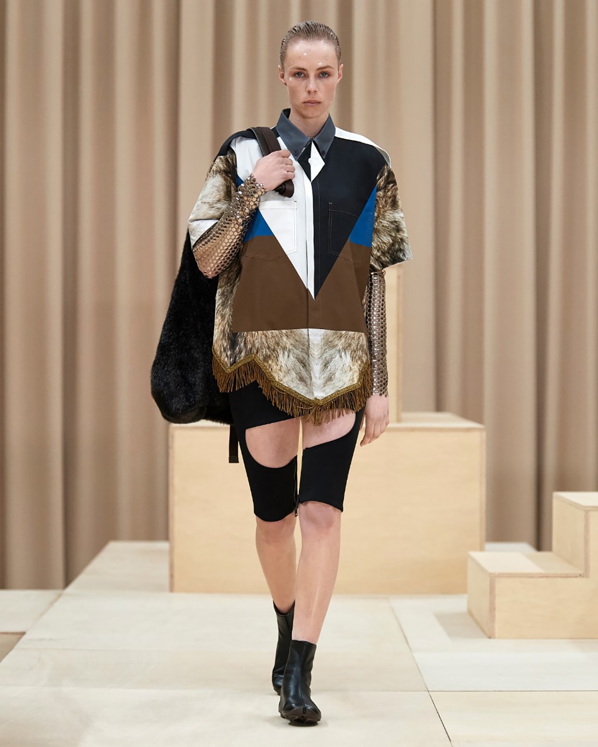 Riccardo Tisci presenta “Escapes”, su primera colección masculina para Burberry Riccardo Tisci presenta “Escapes”, su primera colección masculina para Burberry