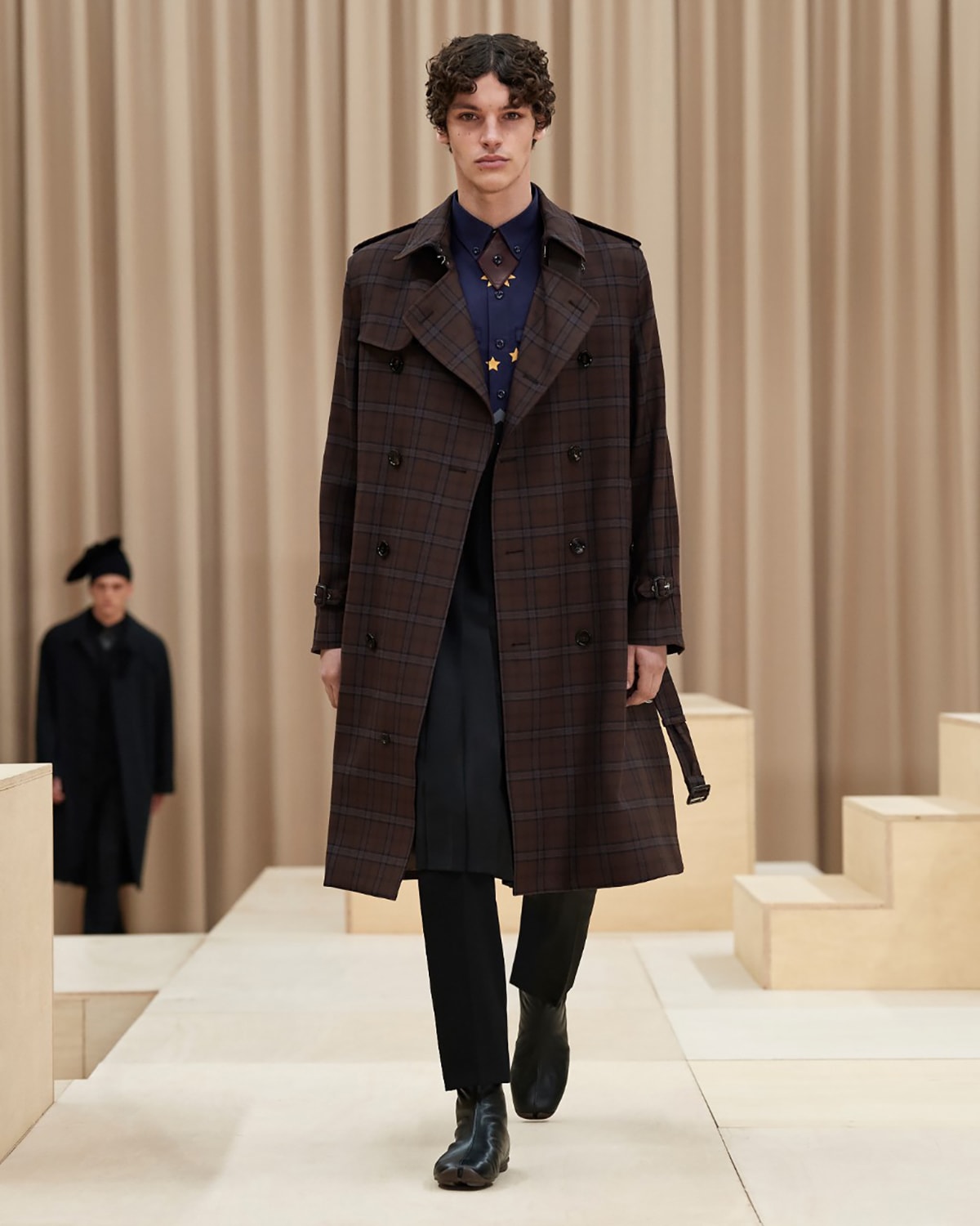 Riccardo Tisci presenta “Escapes”, su primera colección masculina para Burberry Riccardo Tisci presenta “Escapes”, su primera colección masculina para Burberry